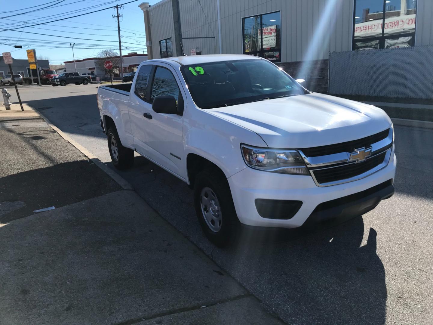 2019 White /Gray Chevrolet Colorado Work Truck (1GCHSBEA6K1) with an 2.5 V4 engine, Automatic transmission, located at 577 Chester Pike, Prospect Park, PA, 19076, (610) 237-1015, 39.886154, -75.302338 - Photo#3